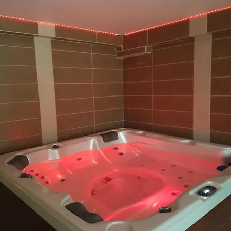 Kriszta Apartmanhaz * Балатонлелле