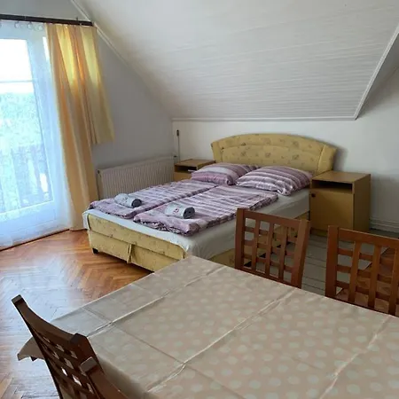 Kriszta Apartmanhaz Апартаменты *