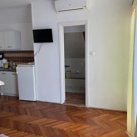 Kriszta Apartmanhaz Балатонлелле