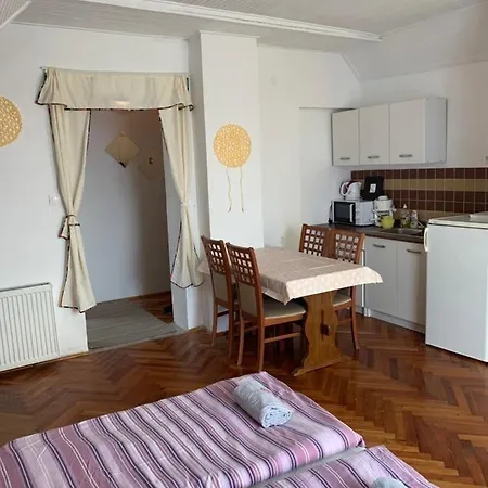 Kriszta Apartmanhaz