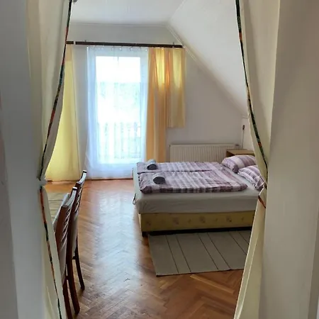 Kriszta Apartmanhaz Апартаменты *
