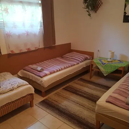 Kriszta Apartmanhaz Lägenhet *