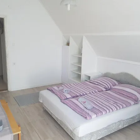 Kriszta Apartmanhaz Lägenhet