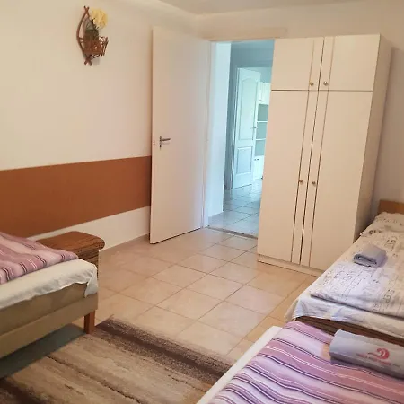 Kriszta Apartmanhaz Lägenhet Balatonlelle