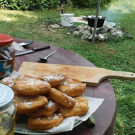 Kriszta Apartmanhaz Lägenhet Balatonlelle