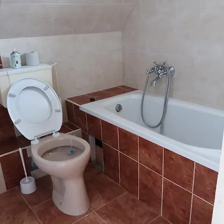 Kriszta Apartmanhaz Балатонлелле
