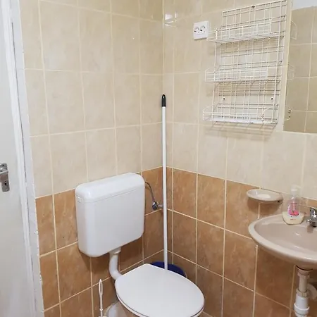 Kriszta Apartmanhaz Lägenhet Balatonlelle