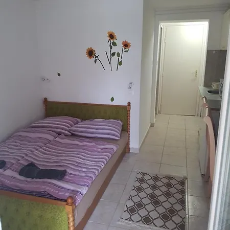 Kriszta Apartmanhaz Lägenhet *