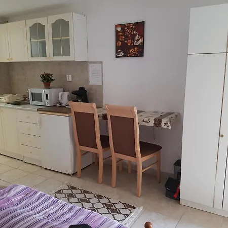 Kriszta Apartmanhaz * Balatonlelle