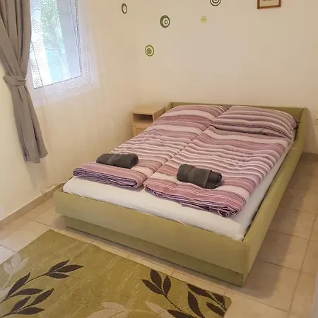 Kriszta Apartmanhaz Балатонлелле