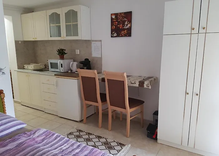 Kriszta Apartmanhaz * Balatonlelle